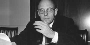 Michel Foucault dans son bureau du Collège de France, Paris, 1970 (©akg-images / Jacques Violet)